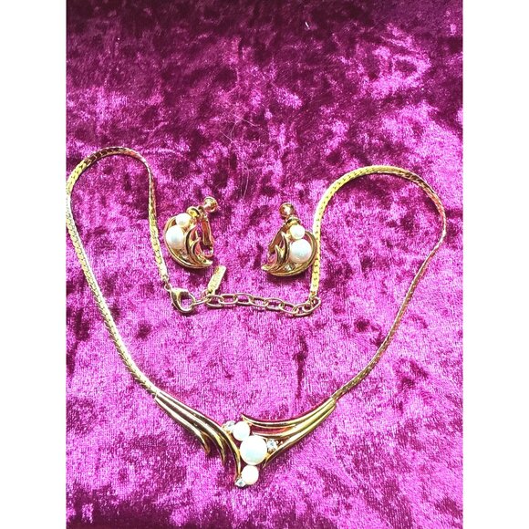 Vendome Gold-Tone Necklace & Screw Back Earrings Faux Pearls & Rhinestones - Picture 6 of 10